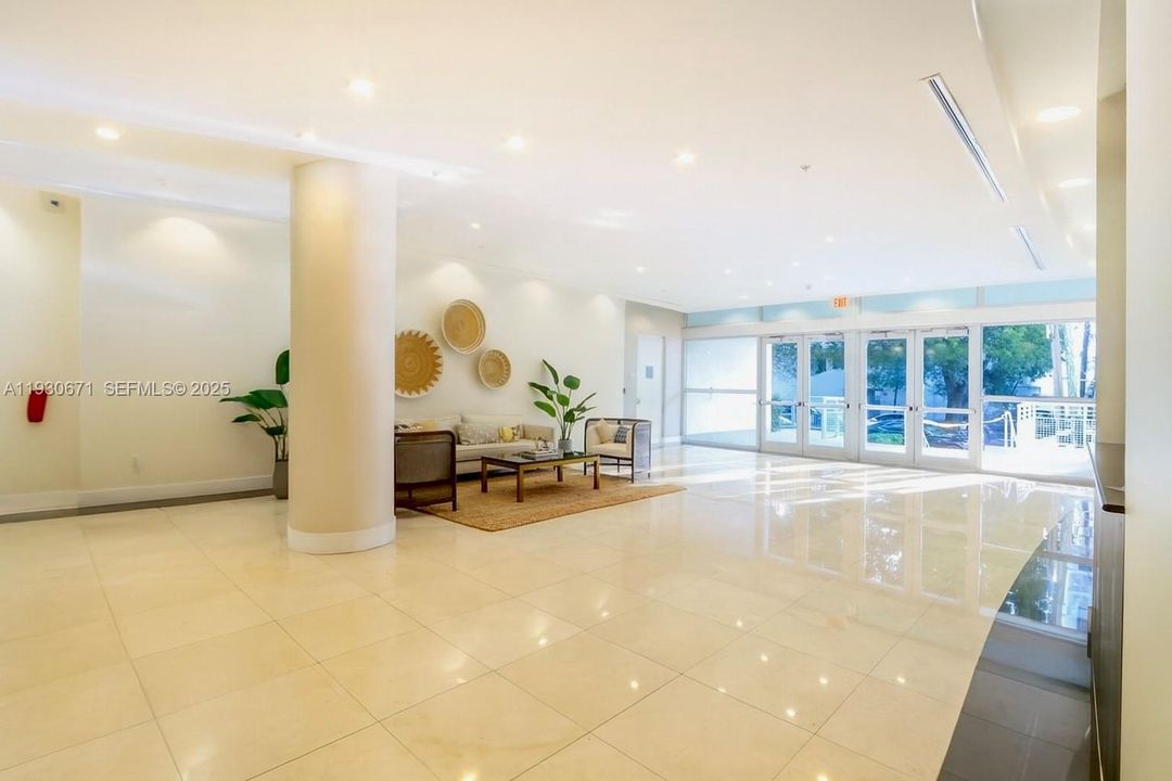 На продажу: $479,999 (2 спален, 2 ванн, 950 Квадратных фут)