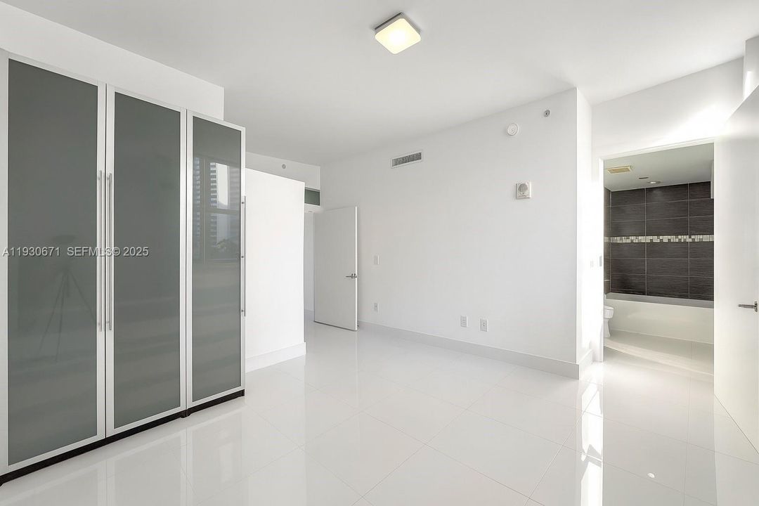 На продажу: $479,999 (2 спален, 2 ванн, 950 Квадратных фут)