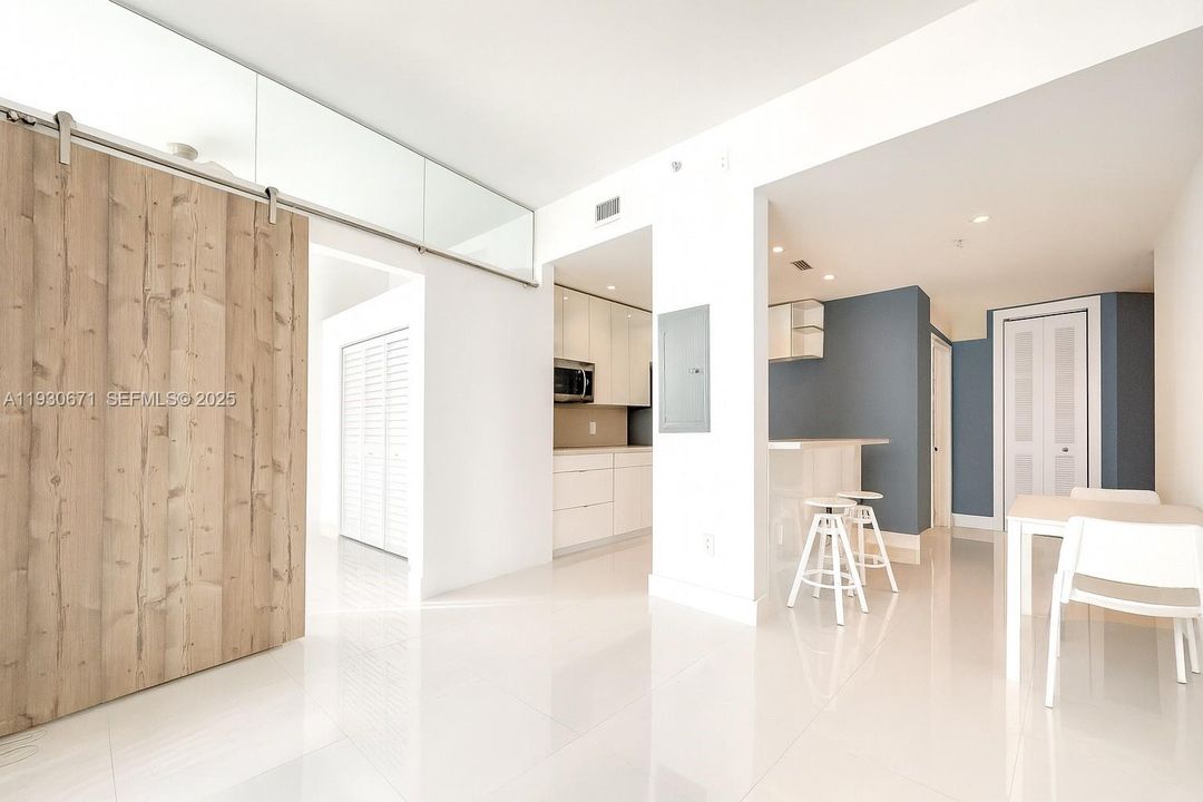 На продажу: $479,999 (2 спален, 2 ванн, 950 Квадратных фут)