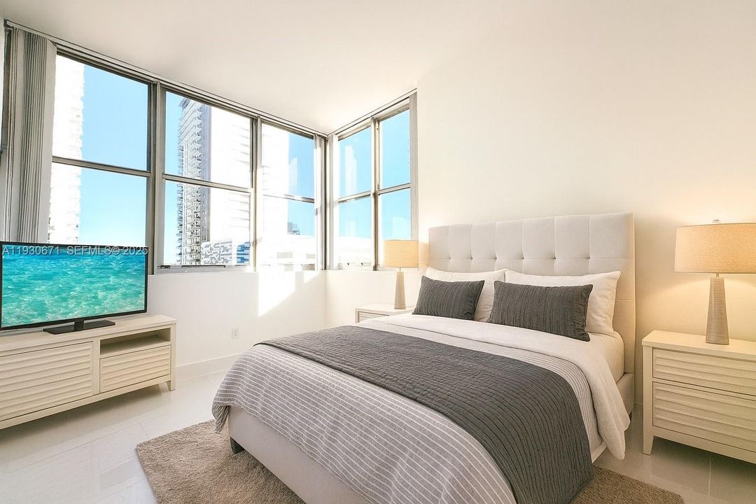 На продажу: $479,999 (2 спален, 2 ванн, 950 Квадратных фут)