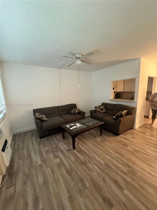 For Sale: $115,000 (1 beds, 1 baths, 570 Square Feet)