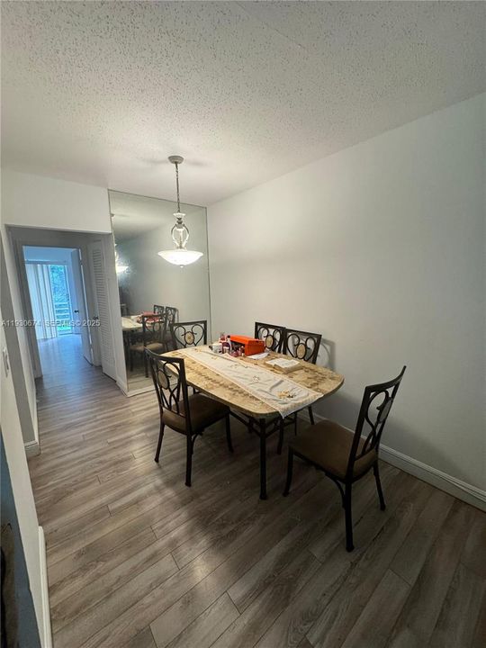 For Sale: $115,000 (1 beds, 1 baths, 570 Square Feet)