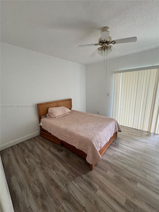 For Sale: $115,000 (1 beds, 1 baths, 570 Square Feet)