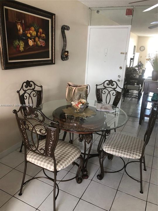 For Rent: $2,000 (2 beds, 2 baths, 1006 Square Feet)