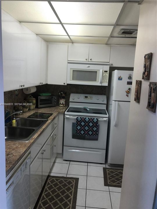 For Rent: $2,000 (2 beds, 2 baths, 1006 Square Feet)