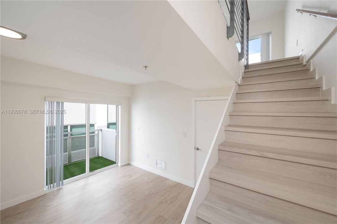 For Rent: $3,800 (2 beds, 2 baths, 1109 Square Feet)