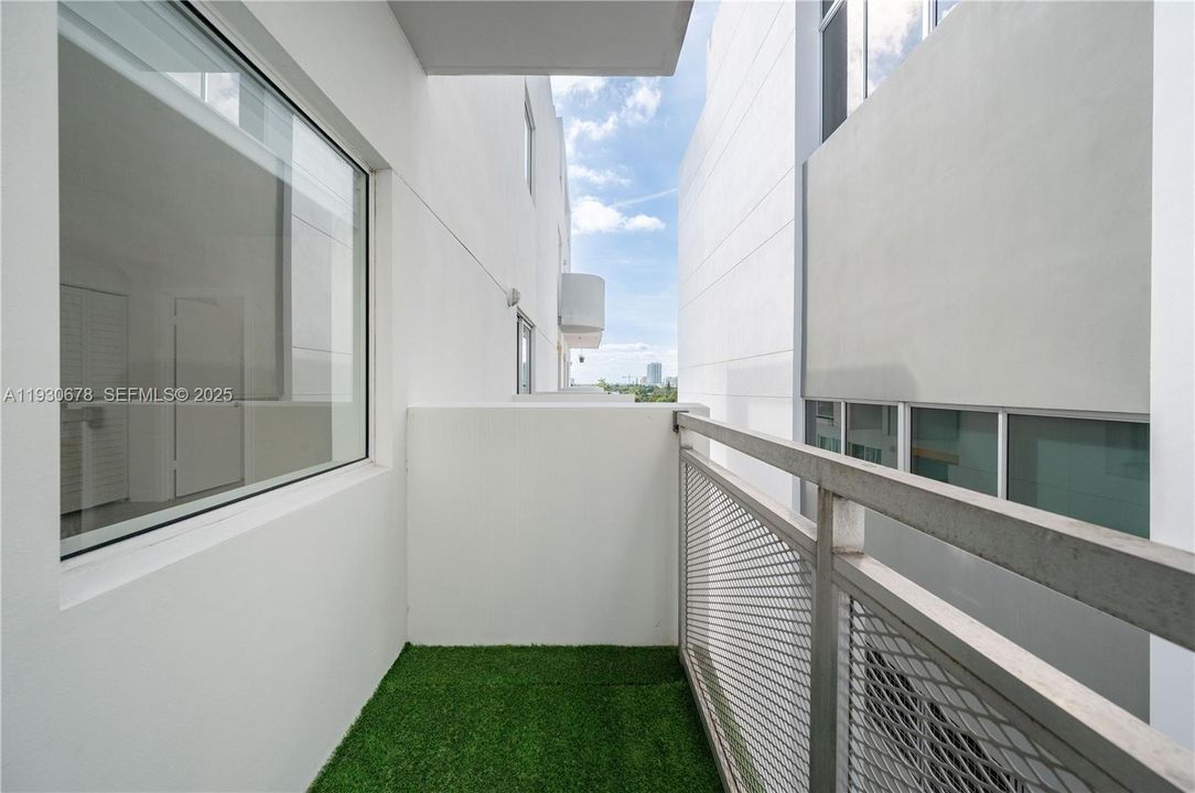 For Rent: $3,800 (2 beds, 2 baths, 1109 Square Feet)