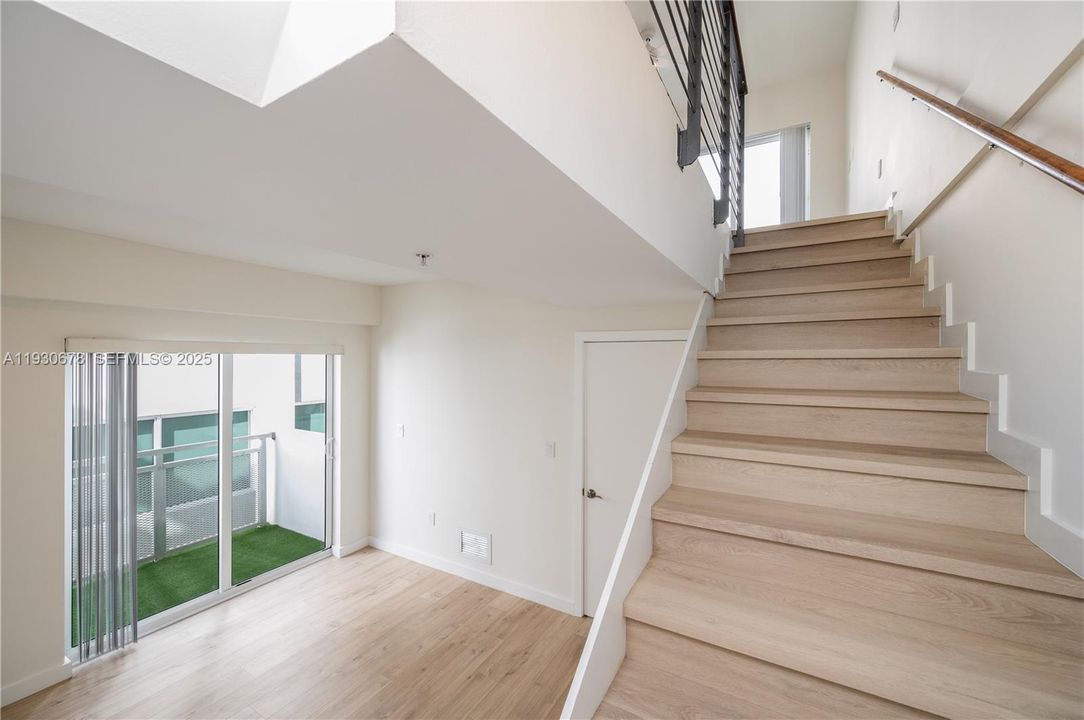 For Rent: $3,800 (2 beds, 2 baths, 1109 Square Feet)