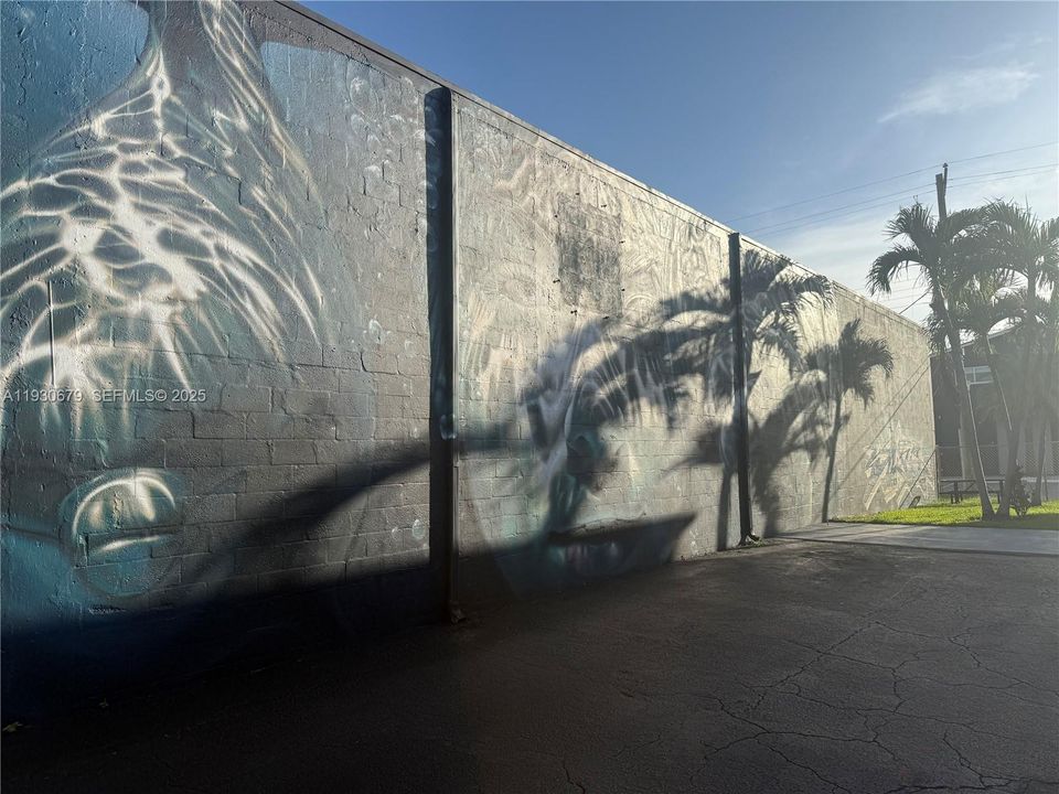 For Rent: $2,050 (2 beds, 1 baths, 775 Square Feet)