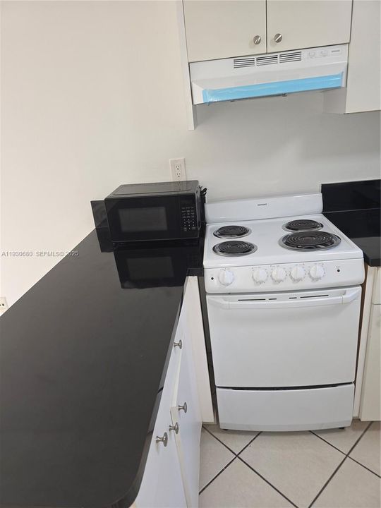 NEW STOVE HOOD, ELEC APPLIANCES