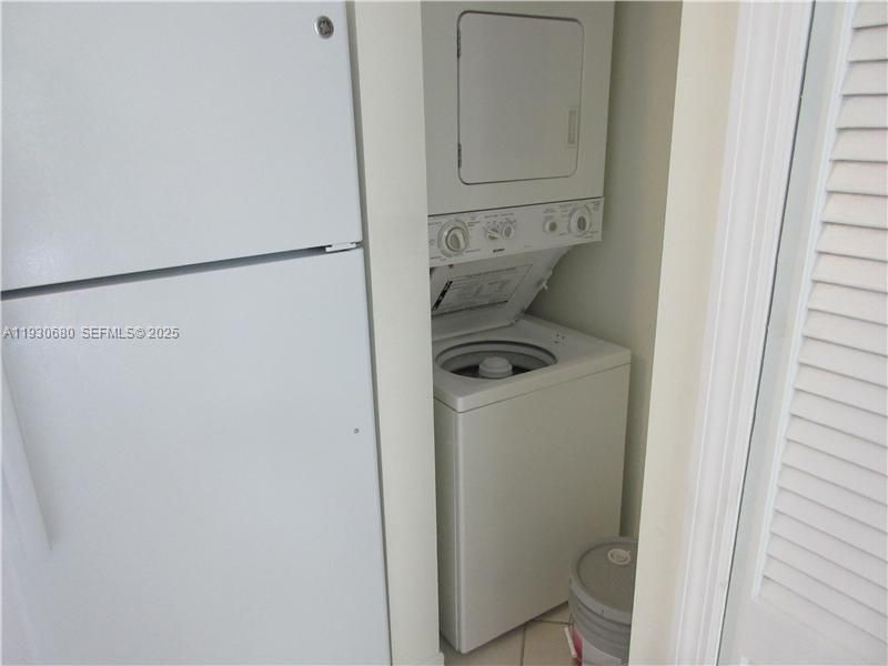 WASHER /DRYER INSIDE UNIT