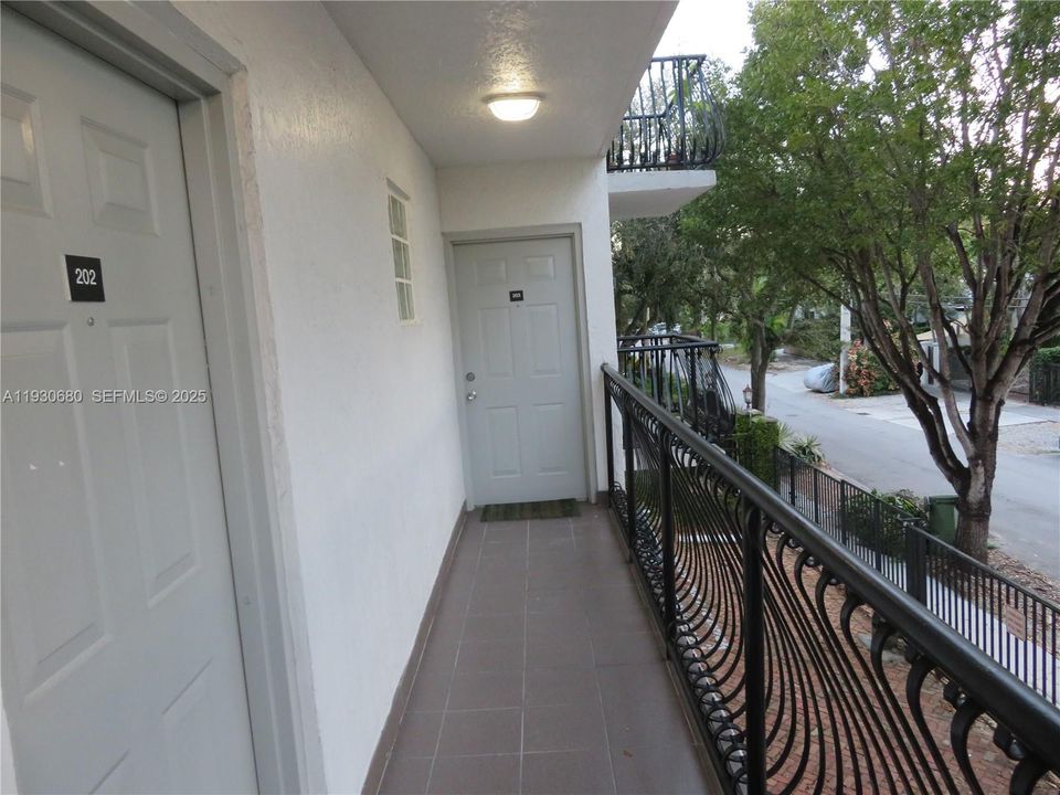 CATWALK LEASING TO CORNER UNIT #203