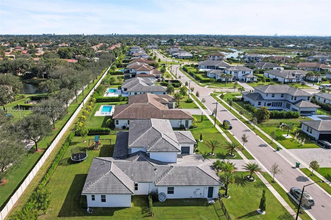 En Venta: $2,189,000 (6 camas, 6 baños, 4836 Pies cuadrados)