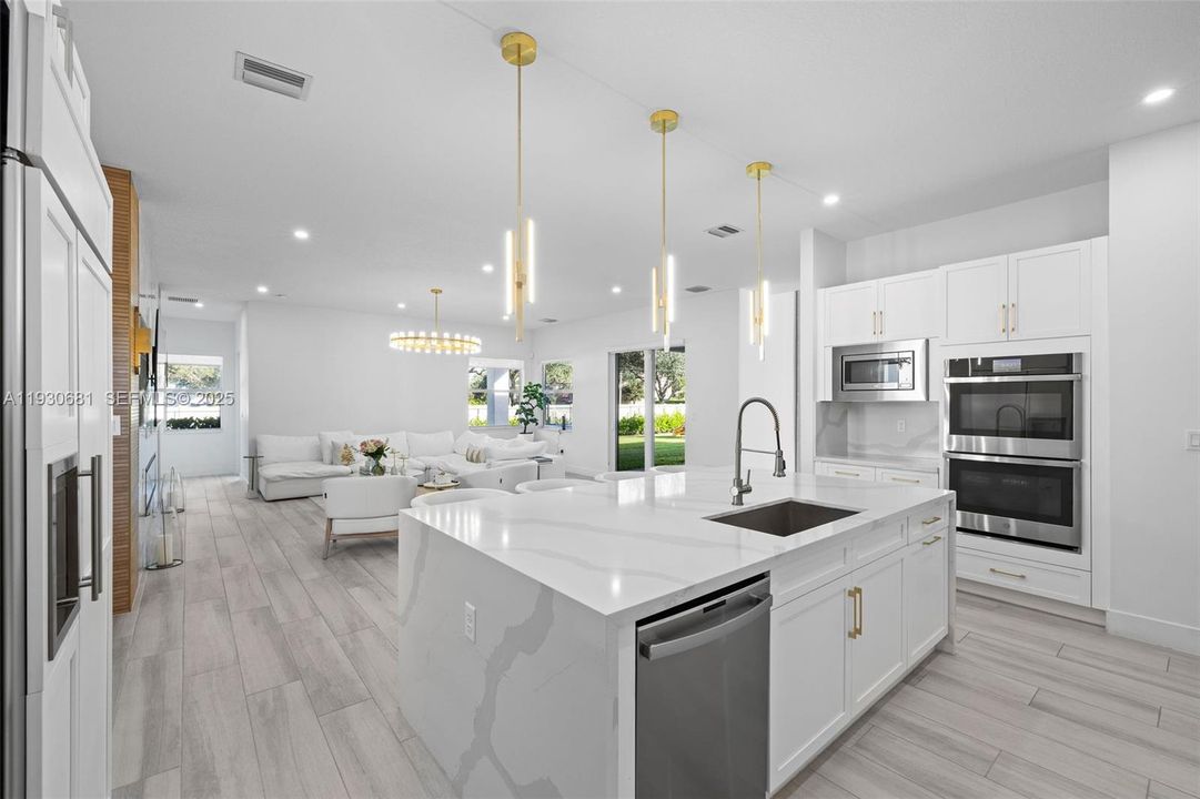 En Venta: $2,189,000 (6 camas, 6 baños, 4836 Pies cuadrados)