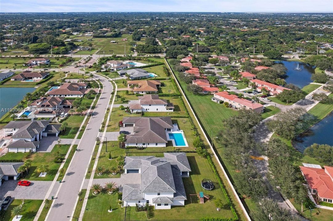 En Venta: $2,189,000 (6 camas, 6 baños, 4836 Pies cuadrados)