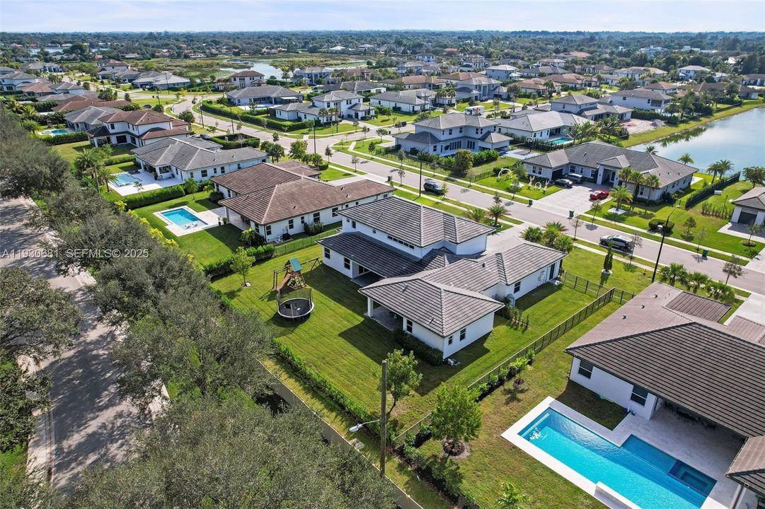 En Venta: $2,189,000 (6 camas, 6 baños, 4836 Pies cuadrados)