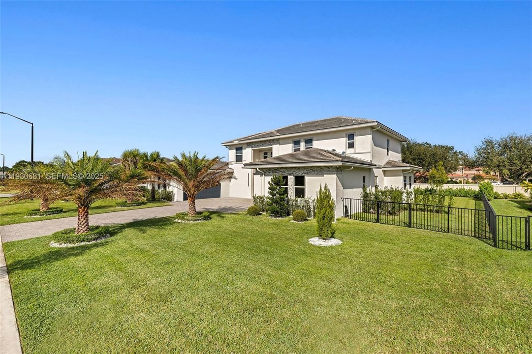 En Venta: $2,189,000 (6 camas, 6 baños, 4836 Pies cuadrados)