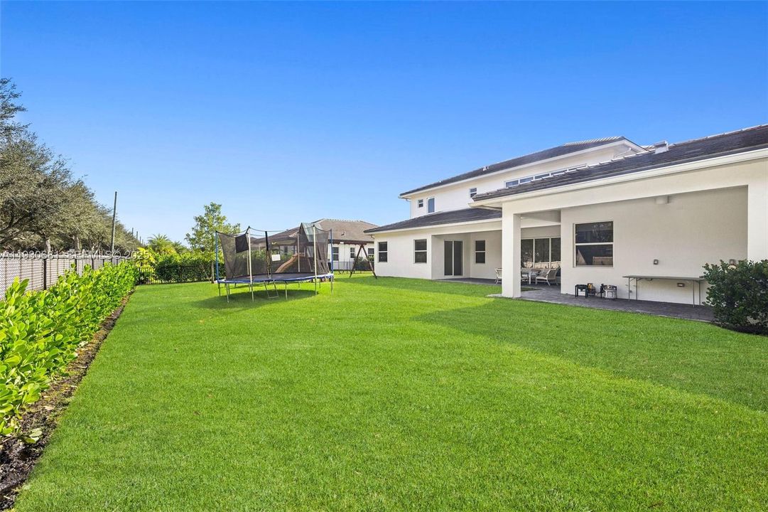 En Venta: $2,189,000 (6 camas, 6 baños, 4836 Pies cuadrados)