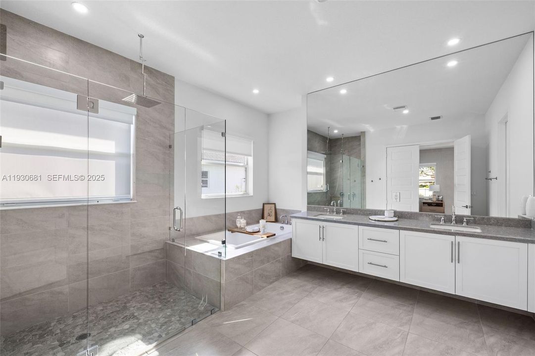 En Venta: $2,189,000 (6 camas, 6 baños, 4836 Pies cuadrados)