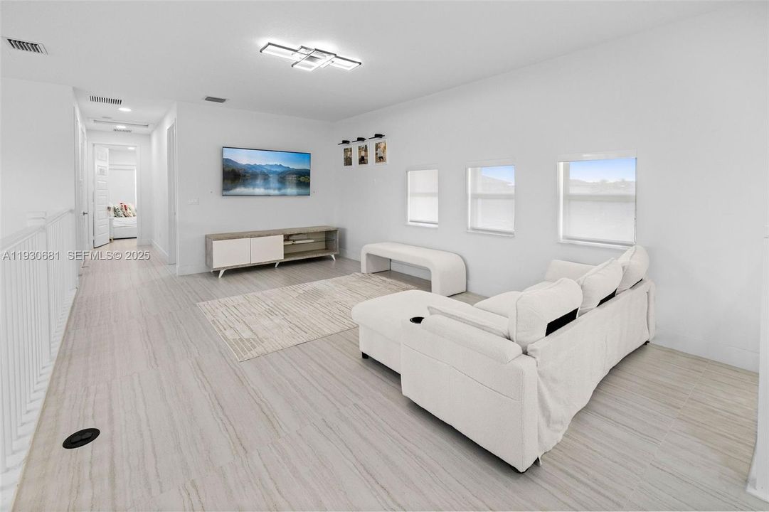 En Venta: $2,189,000 (6 camas, 6 baños, 4836 Pies cuadrados)