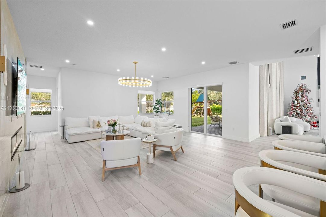 En Venta: $2,189,000 (6 camas, 6 baños, 4836 Pies cuadrados)