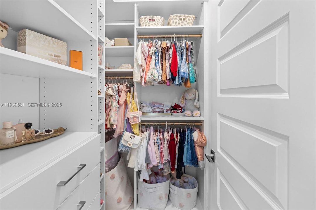 En Venta: $2,189,000 (6 camas, 6 baños, 4836 Pies cuadrados)