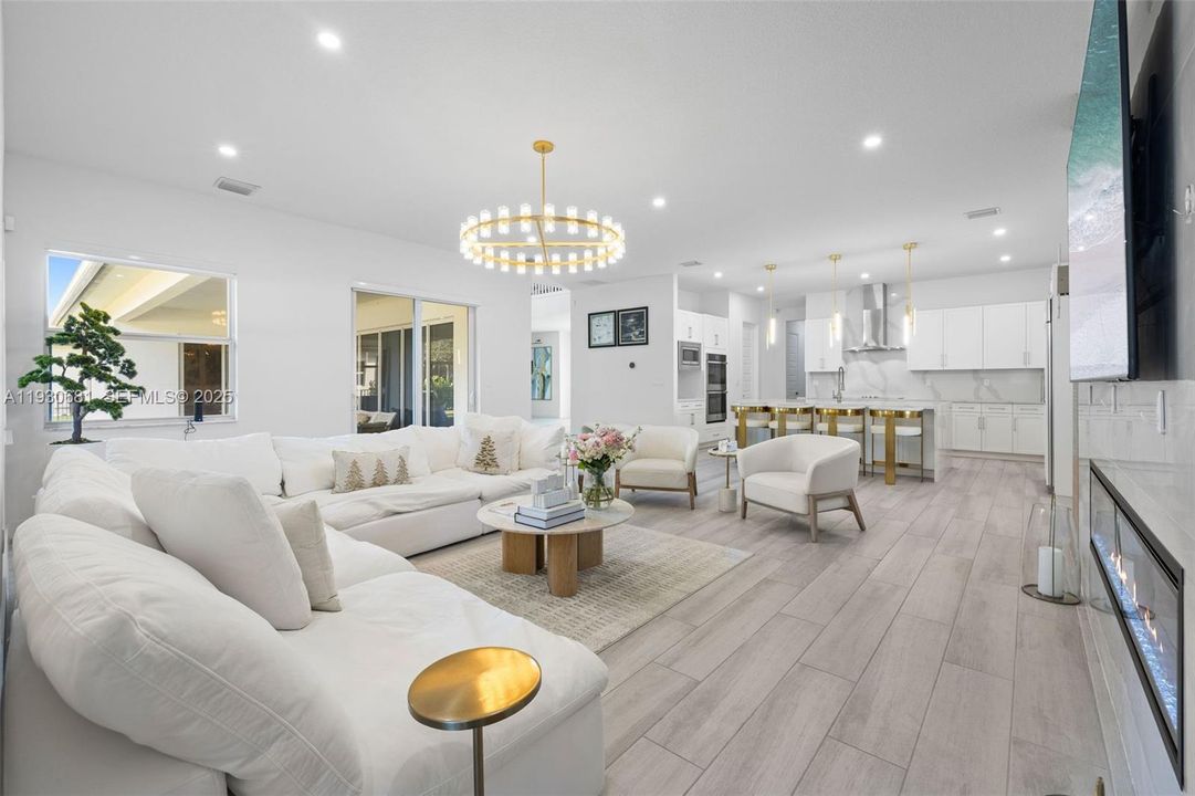 En Venta: $2,189,000 (6 camas, 6 baños, 4836 Pies cuadrados)