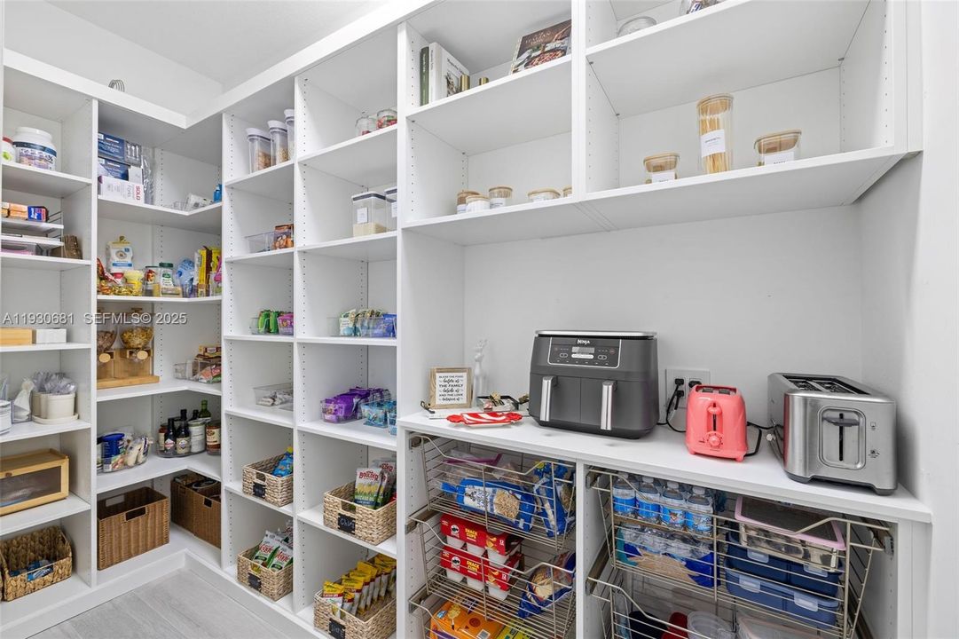 En Venta: $2,189,000 (6 camas, 6 baños, 4836 Pies cuadrados)