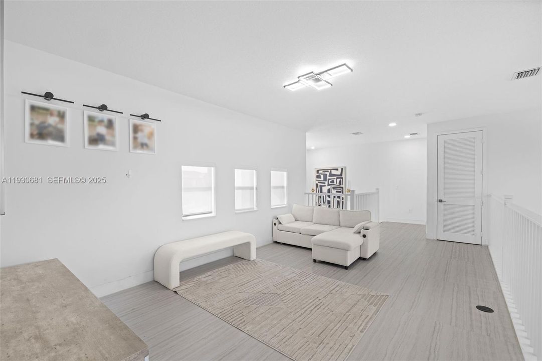 En Venta: $2,189,000 (6 camas, 6 baños, 4836 Pies cuadrados)