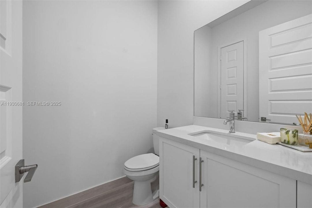 En Venta: $2,189,000 (6 camas, 6 baños, 4836 Pies cuadrados)