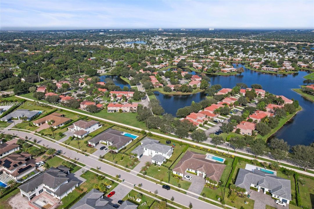 En Venta: $2,189,000 (6 camas, 6 baños, 4836 Pies cuadrados)