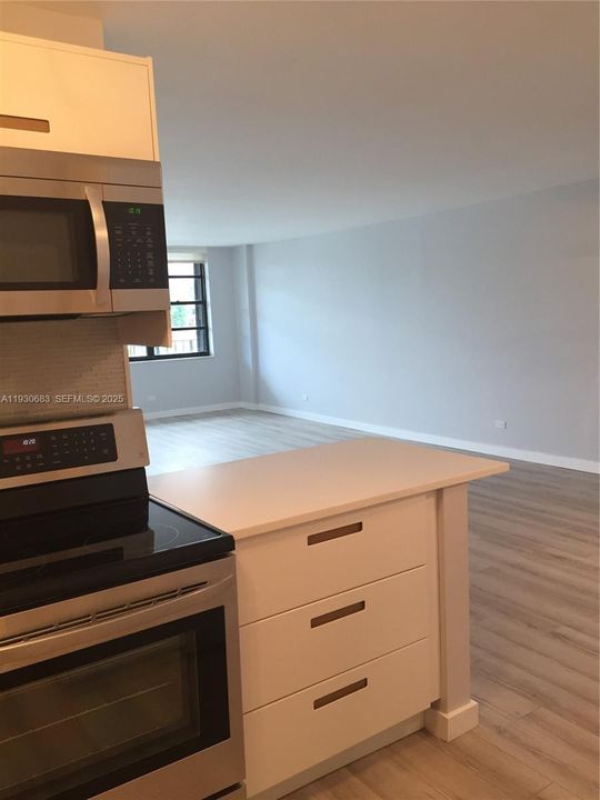 For Rent: $4,100 (2 beds, 2 baths, 1300 Square Feet)