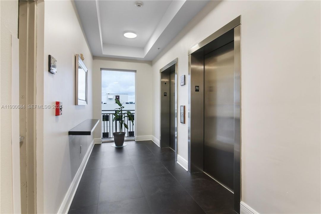 待售: $565,000 (2 贝兹, 2 浴室, 1219 平方英尺)