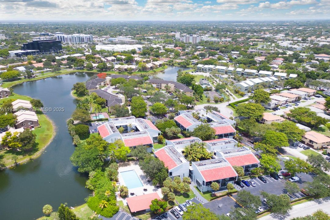 For Rent: $1,825 (1 beds, 1 baths, 900 Square Feet)