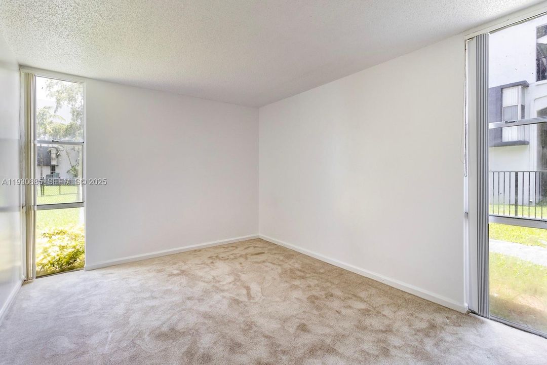 For Rent: $1,825 (1 beds, 1 baths, 900 Square Feet)