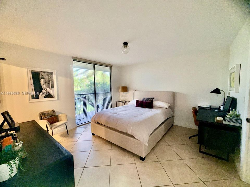 For Rent: $2,275 (2 beds, 2 baths, 965 Square Feet)