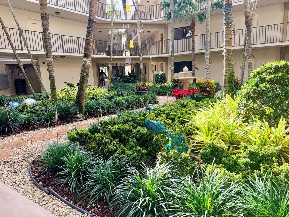 For Rent: $2,275 (2 beds, 2 baths, 965 Square Feet)