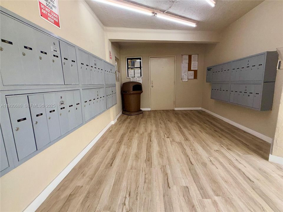 For Rent: $2,275 (2 beds, 2 baths, 965 Square Feet)