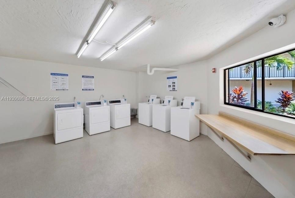 For Rent: $2,275 (2 beds, 2 baths, 965 Square Feet)