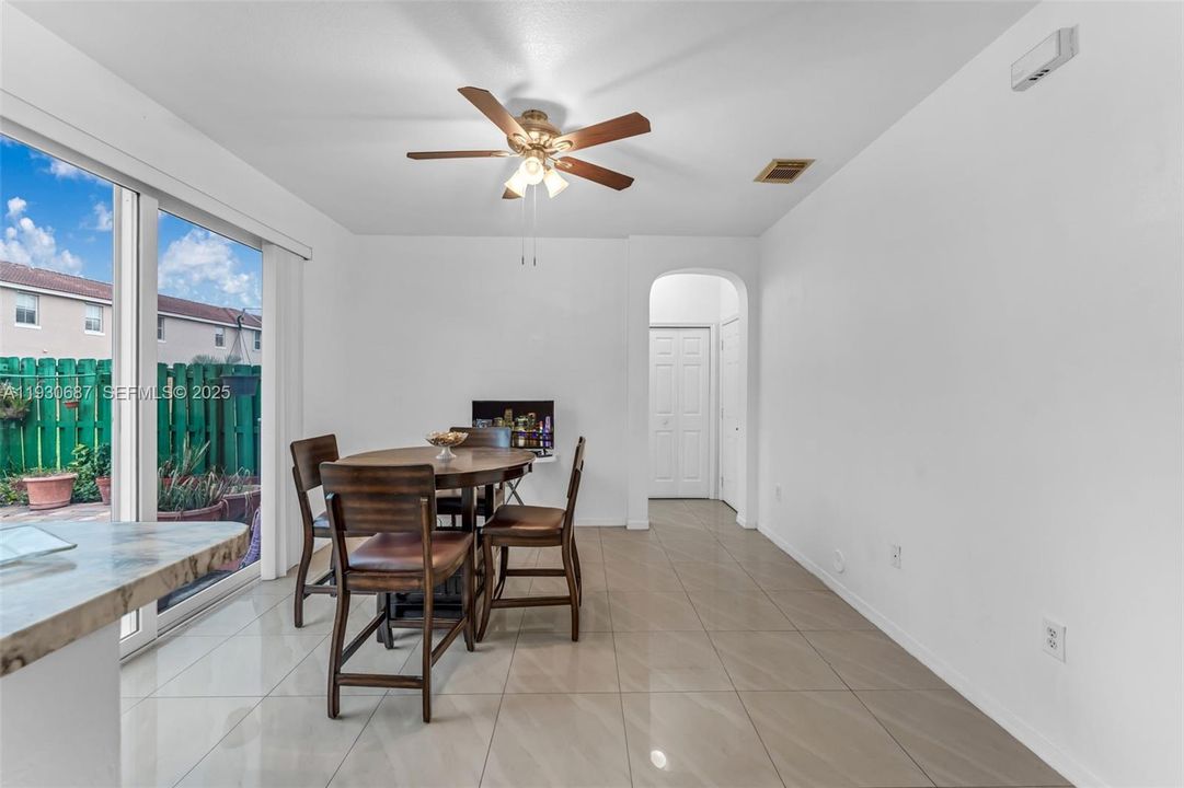 На продажу: $365,000 (3 спален, 2 ванн, 1679 Квадратных фут)