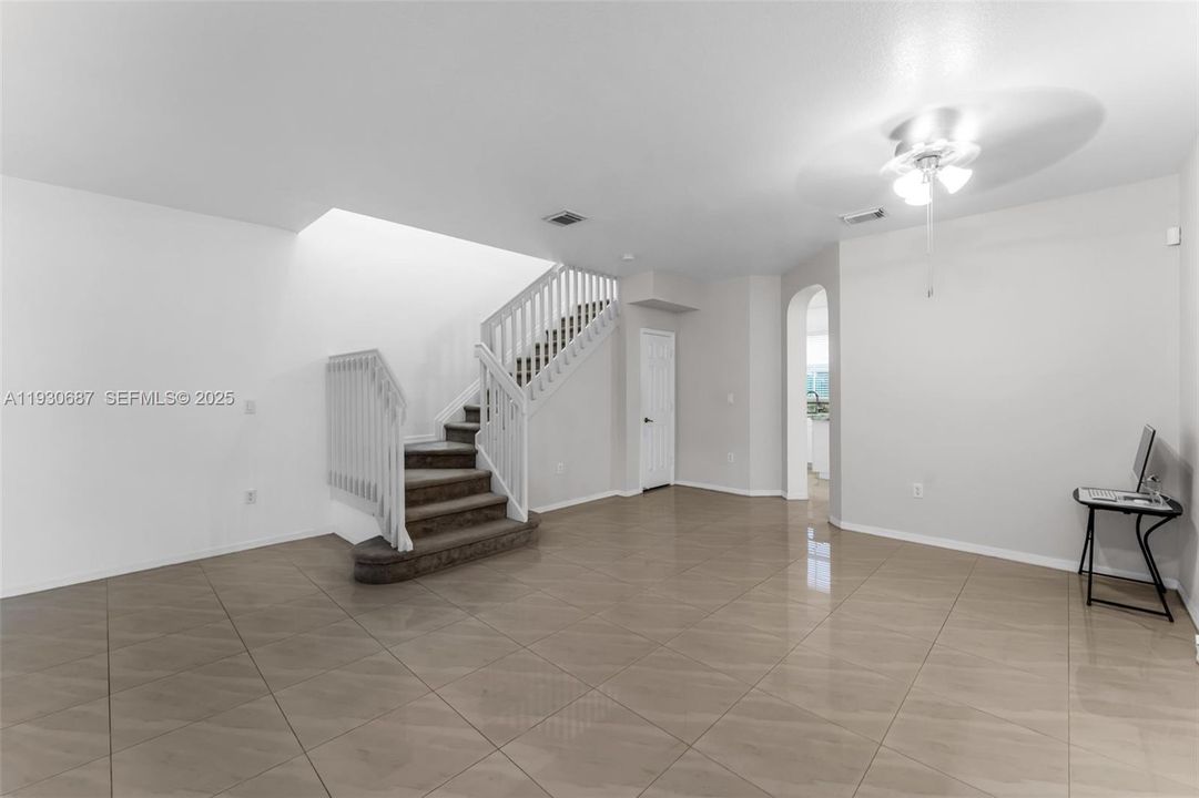 На продажу: $365,000 (3 спален, 2 ванн, 1679 Квадратных фут)