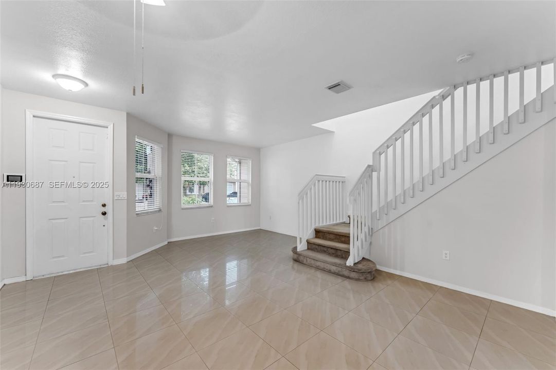 На продажу: $365,000 (3 спален, 2 ванн, 1679 Квадратных фут)