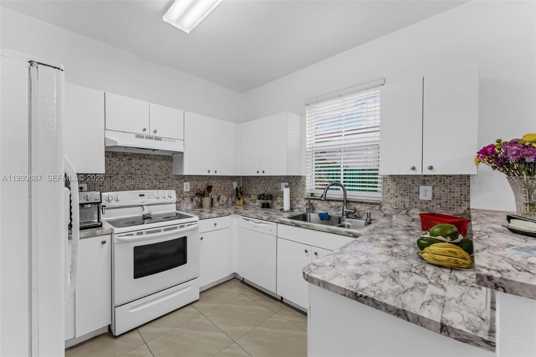 На продажу: $365,000 (3 спален, 2 ванн, 1679 Квадратных фут)