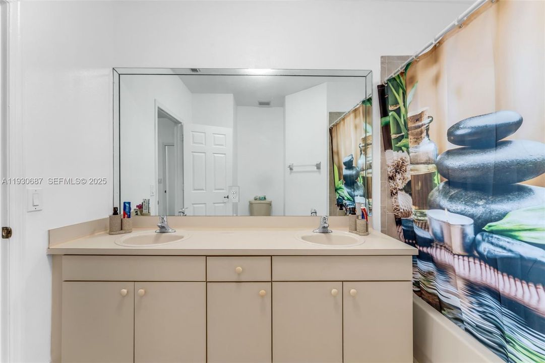 На продажу: $365,000 (3 спален, 2 ванн, 1679 Квадратных фут)