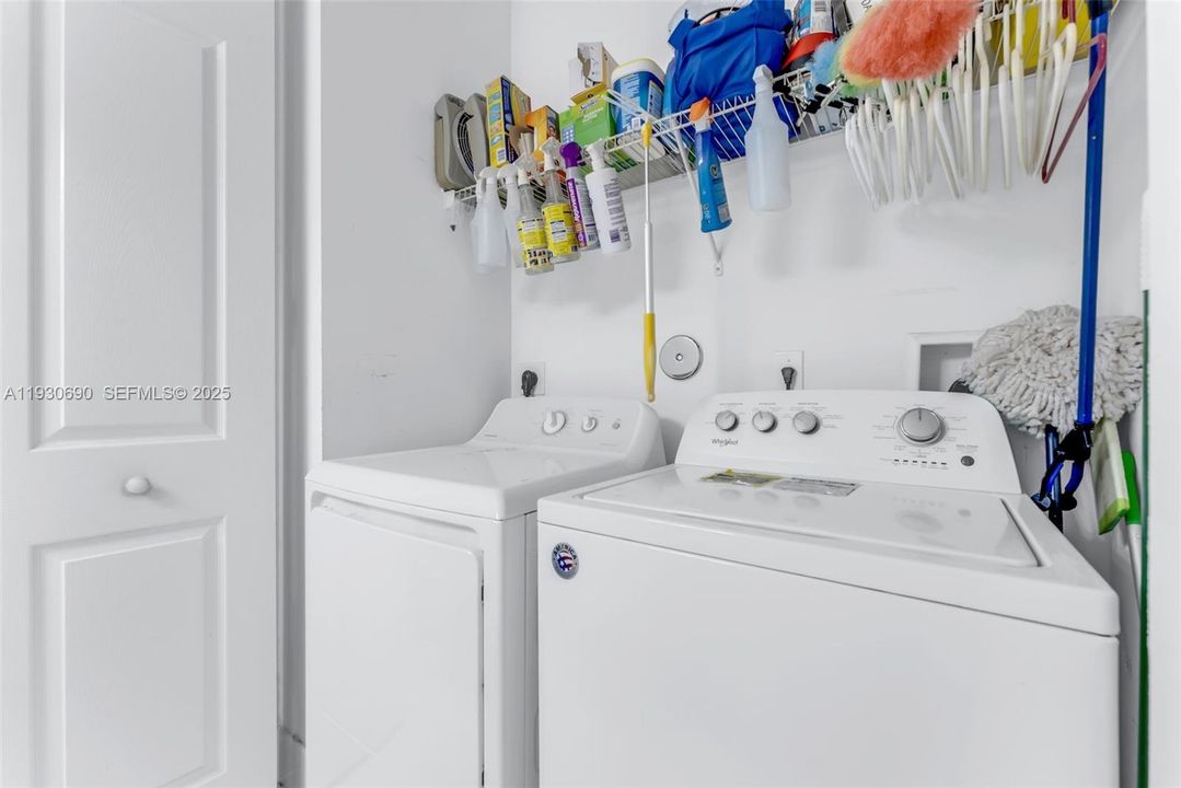 待售: $299,000 (2 贝兹, 2 浴室, 1146 平方英尺)