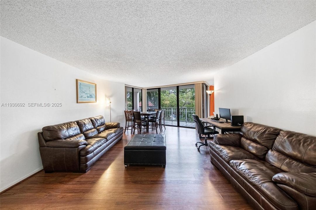 En Venta: $375,000 (3 camas, 2 baños, 1538 Pies cuadrados)