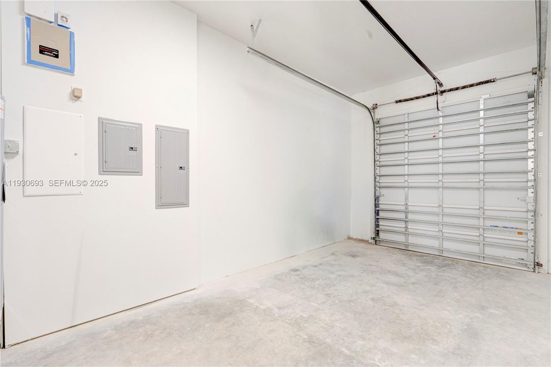 For Rent: $4,795 (4 beds, 3 baths, 2992 Square Feet)