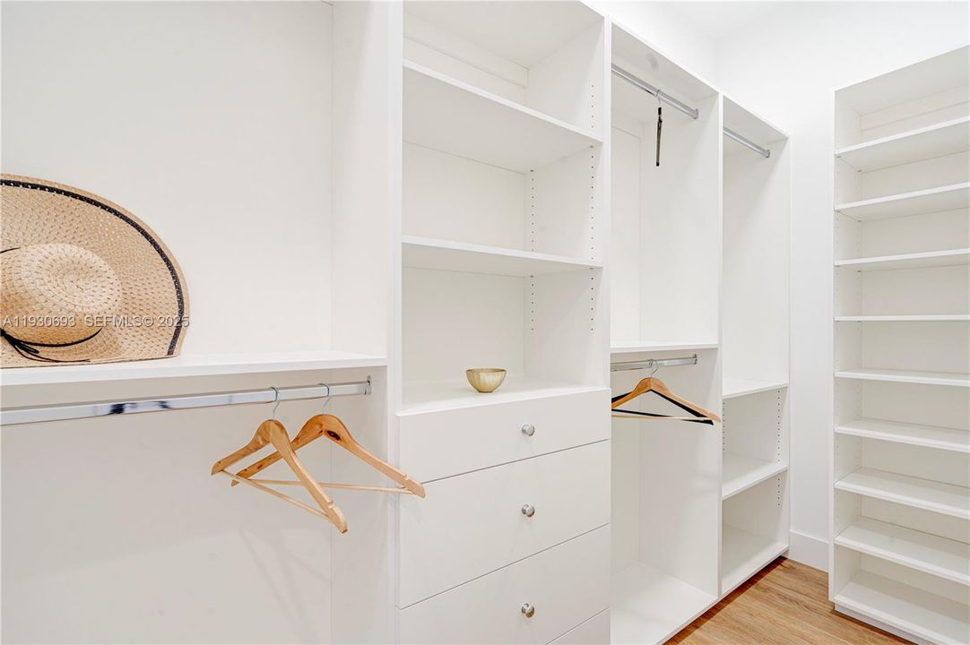 For Rent: $4,795 (4 beds, 3 baths, 2992 Square Feet)