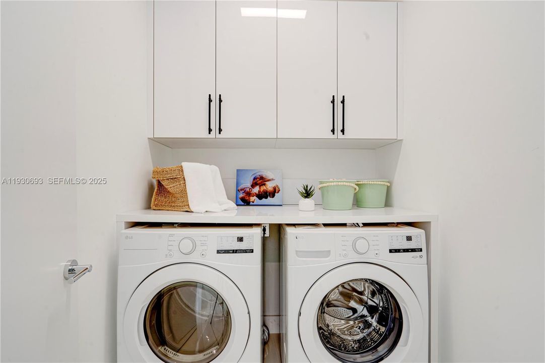 For Rent: $4,795 (4 beds, 3 baths, 2992 Square Feet)