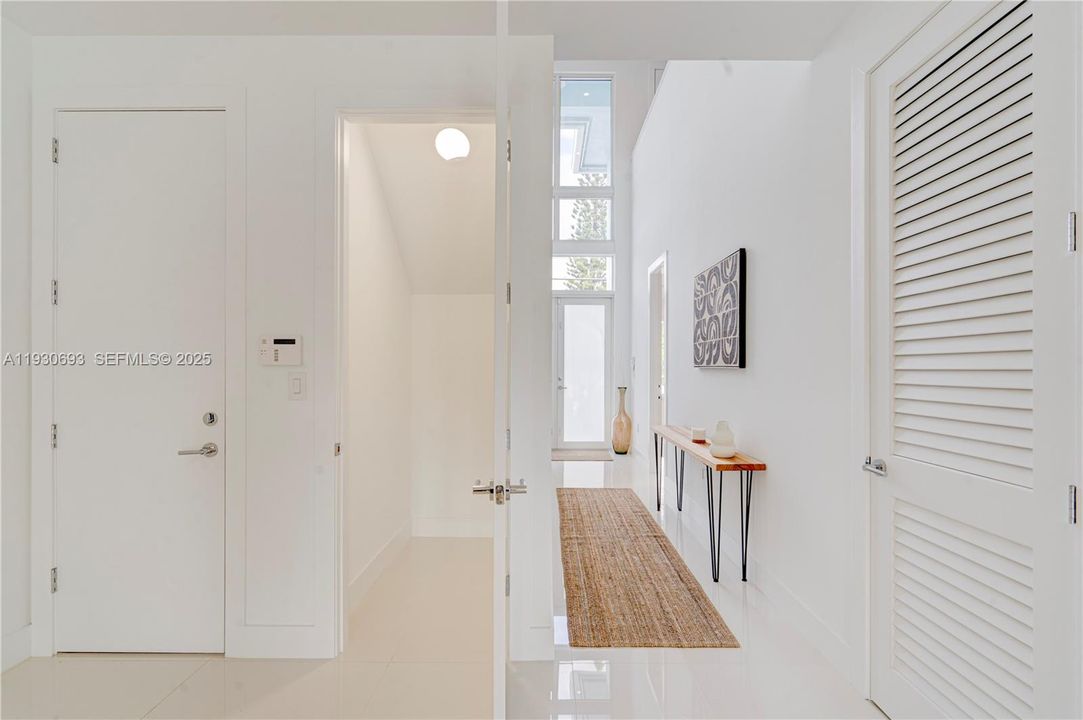 For Rent: $4,795 (4 beds, 3 baths, 2992 Square Feet)